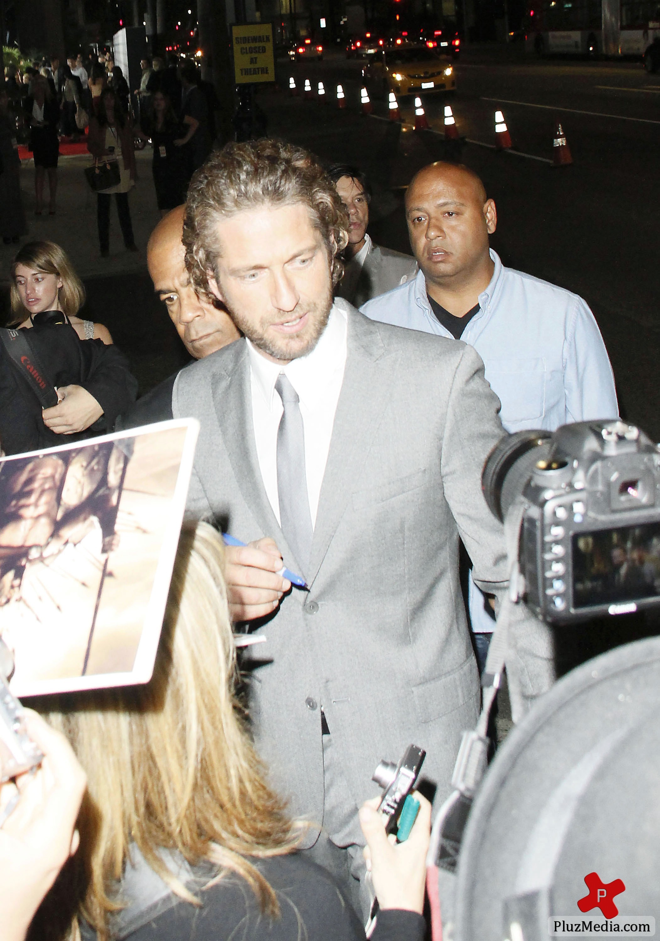 Gerard Butler signs autographs for fans at the 'Machine Gun Preacher' premiere | Picture 84215